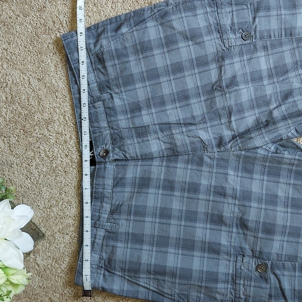 Calvin Klein shorts Size 36 - Picture 8 of 11